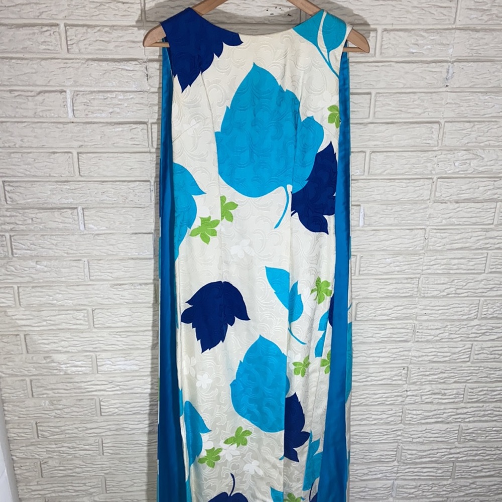 Malihini Designer Vintage 1960s/1970s Hawaiian Floral & Leaf Dress w/Cape Ivory